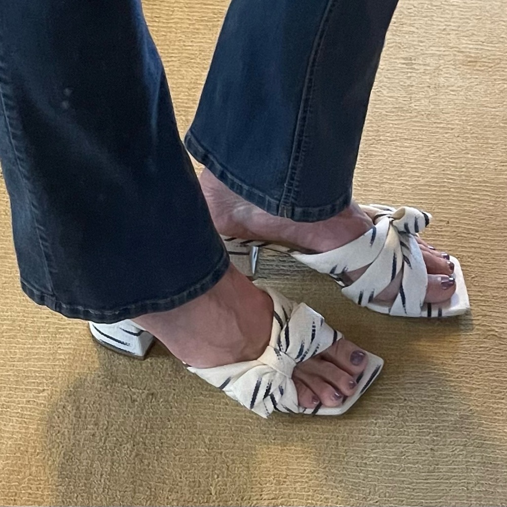 Stuart Weitzman Sofia 45 Ikat low heel Mules - Picture 5 of 11